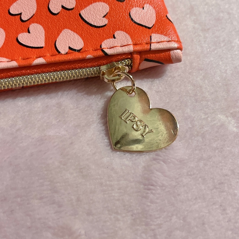 Ipsy ‘Full Hearts’ Red & Pink Heart Print Bag - Picture 4 of 6